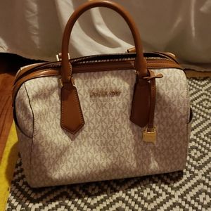 Michael kors purse used only 3 times